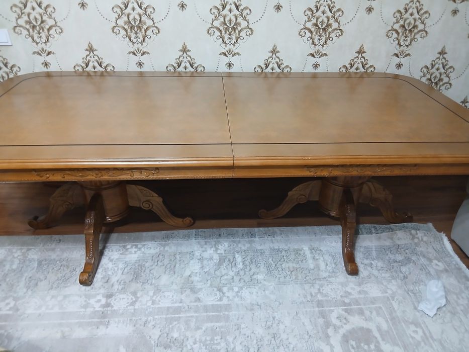 Продам стол для гостиной в отличном состоянии