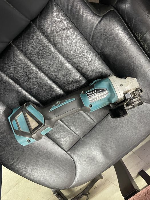 Акумолаторенъглошлайф makita DGA511 18v обороти датчик за батерията