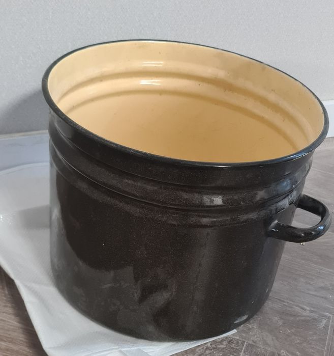 эмалированные кастрюли
