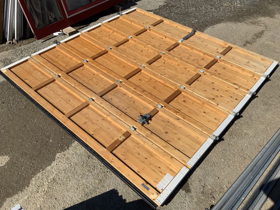 USA SECTIONALA INDUSTRIALA poarta garaj lemn rustic  H 310 x L304 Hormann