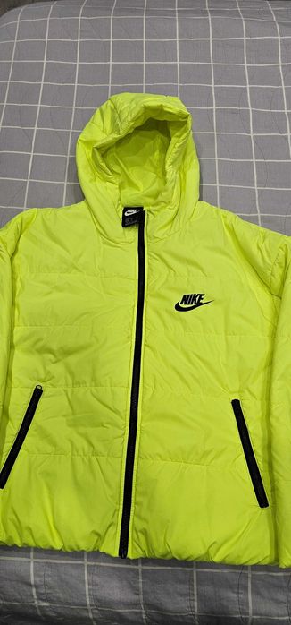 Продавам яке Nike