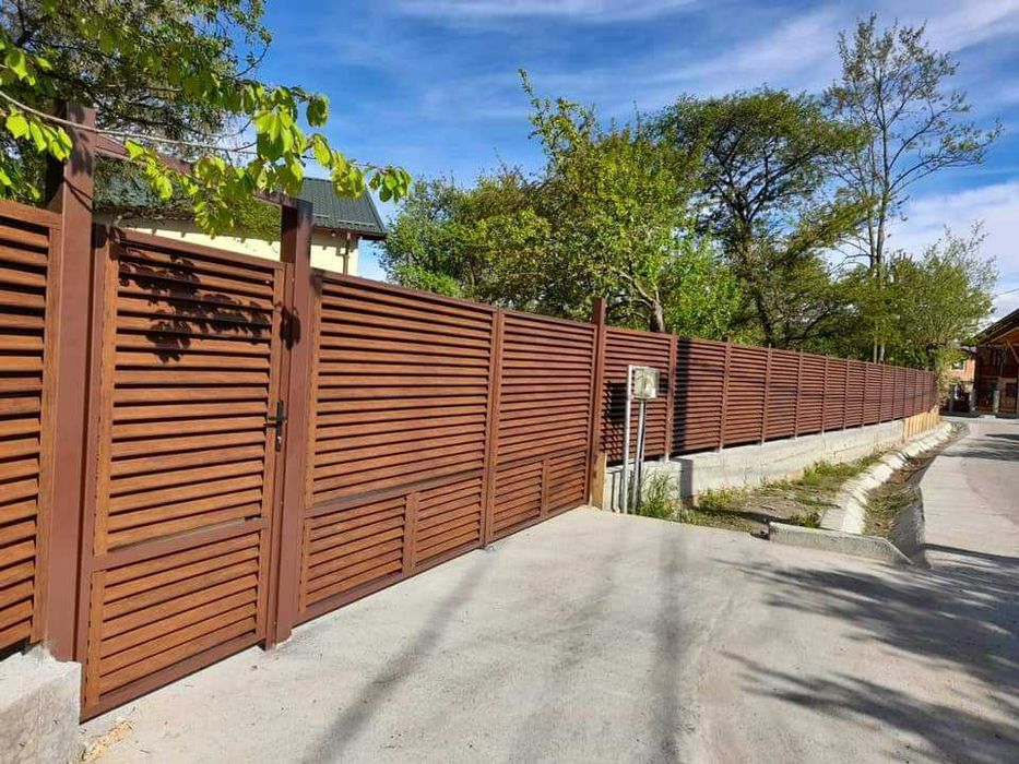 Garduri si porti din panou stil jaluzele, sipca metalica, plasa si BCA