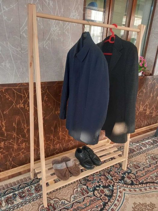 Напольная вешалка