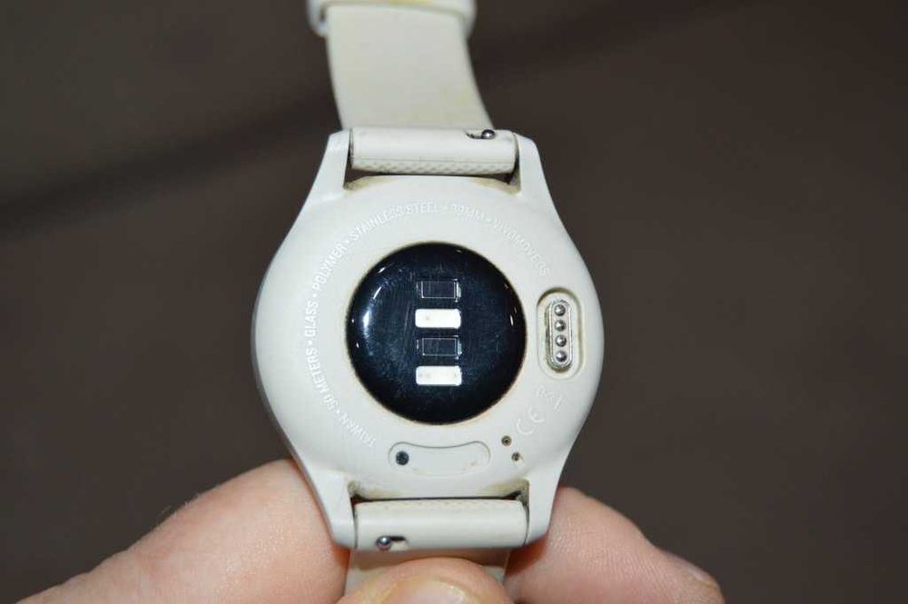 Ceas dama Garmin Vivomove 3s 39mm - defect pentru piese