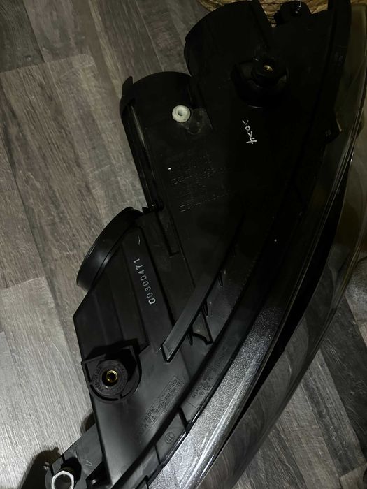 Far stanga/dreapta Volkswagen Scirocco 2010 [NOI] PRET PE BUCATA