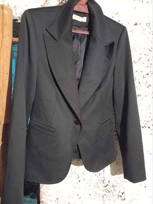 Отдам  даром  мужские  пальто,  чакман, куртки, рубашки, обувь