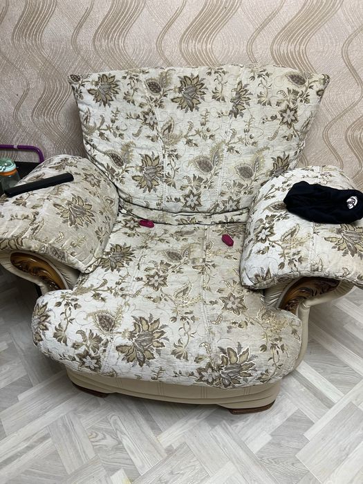 Продам диван и кресла