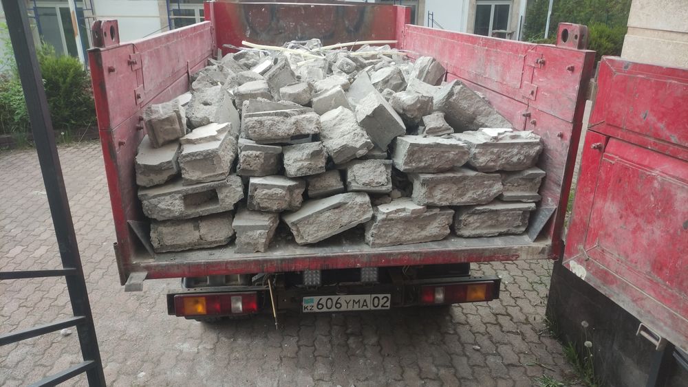 Услуги Самосвал Вывоз строй мусора.