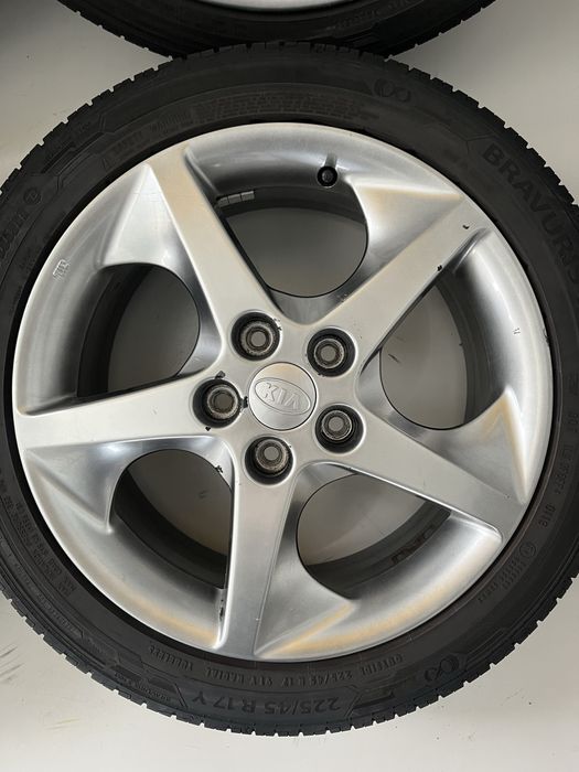 Оригинални джанти 17 цола 5х114,3 за Киа Сийд с летни гуми 225/45/17