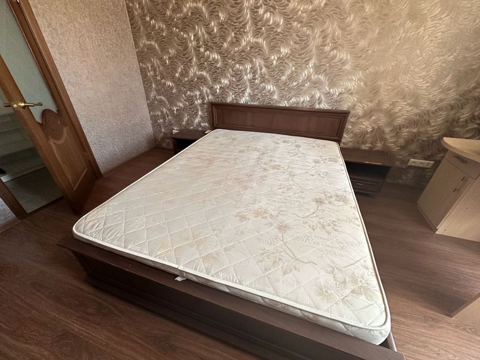 Продам кровать двуспальная 2м на 1.6м