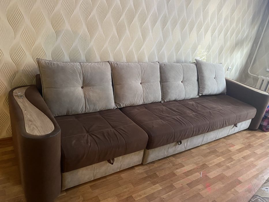 Срочно продаётся  хороший диван для гостиной
