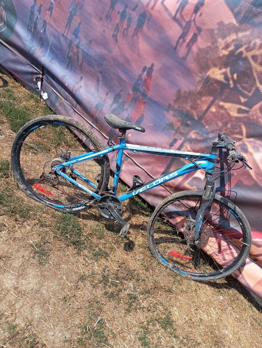 Vând biciclete doar că trebuie reparate