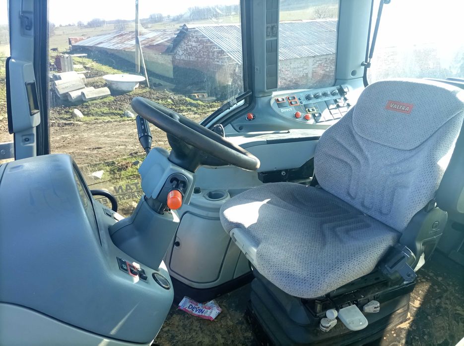 продавам трактор Valtra T203D с движение назад