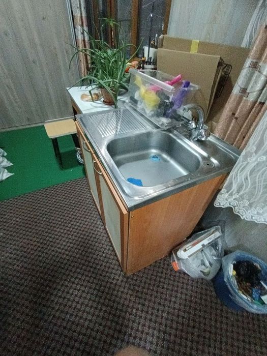 Кухонный гарнитур с вытяжкой