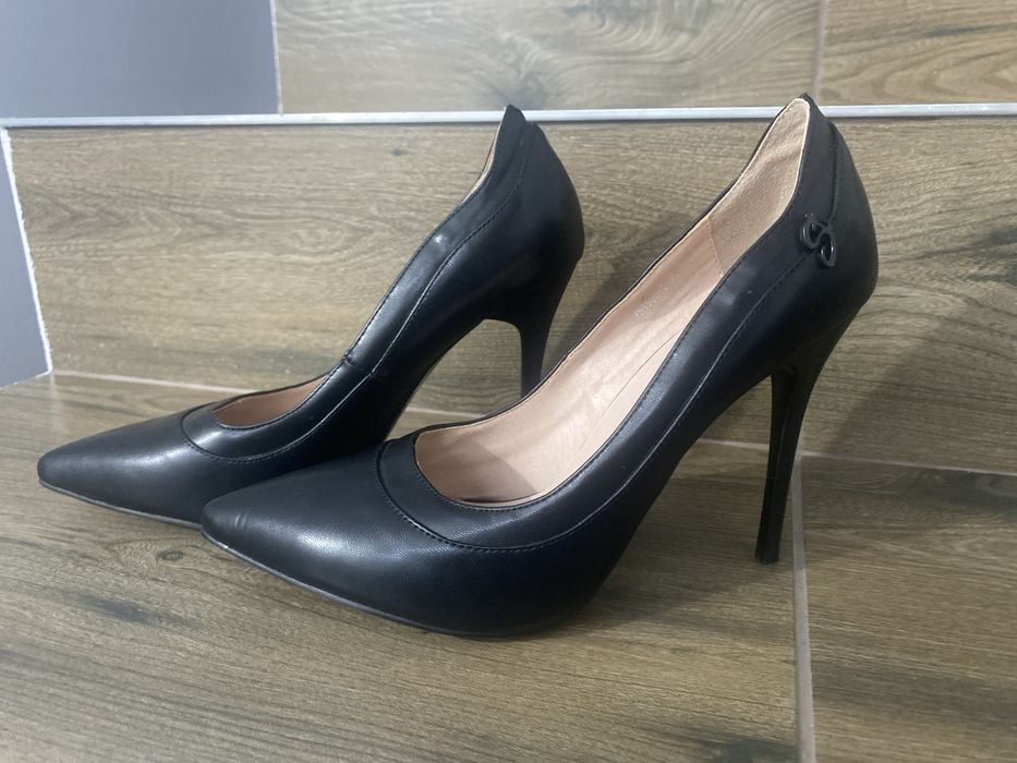 Pantofi stiletto