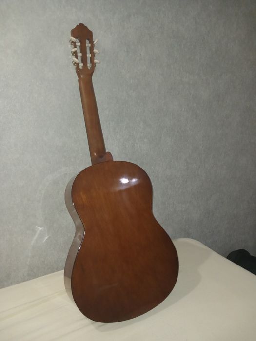 Классическая гитара Yamaha C40.