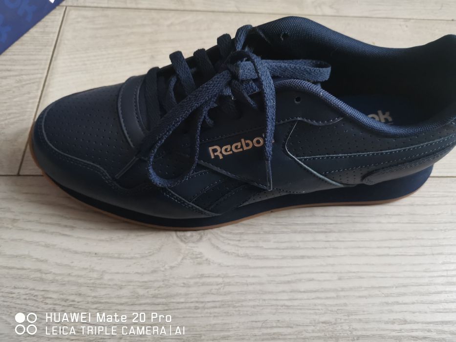 Продавам чисто нови маратонки Reebok 44