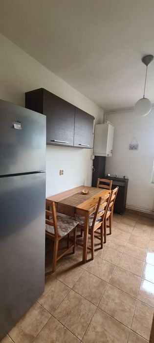 Inchiriez apartament cu 2 camere