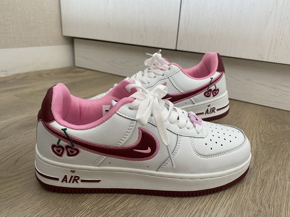 кросовки nike форс малиновый цвет