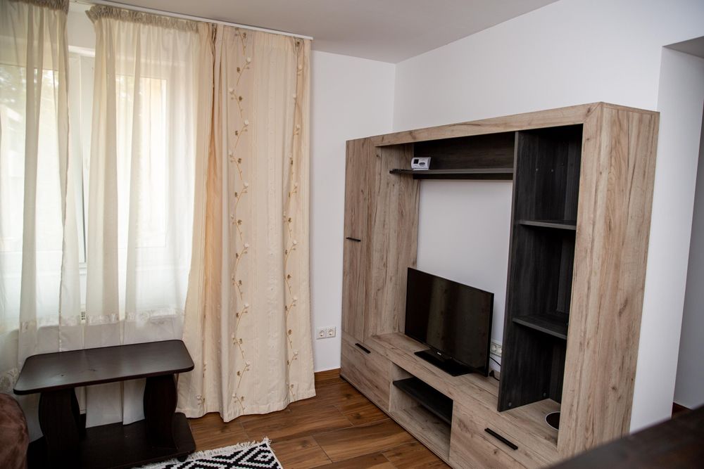 Inchiriez microapartament