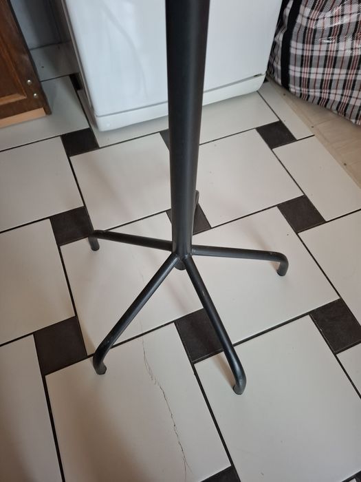 Вешалка на ножке