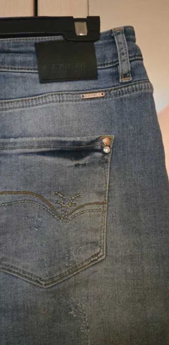 Дамски дънкови поли , едната  Kensol. По 25 лв.