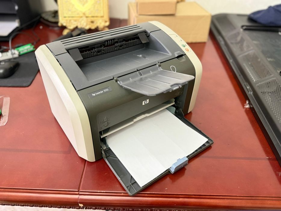 Продам принтер HP LaserJet 1010 в хорошем состоянии