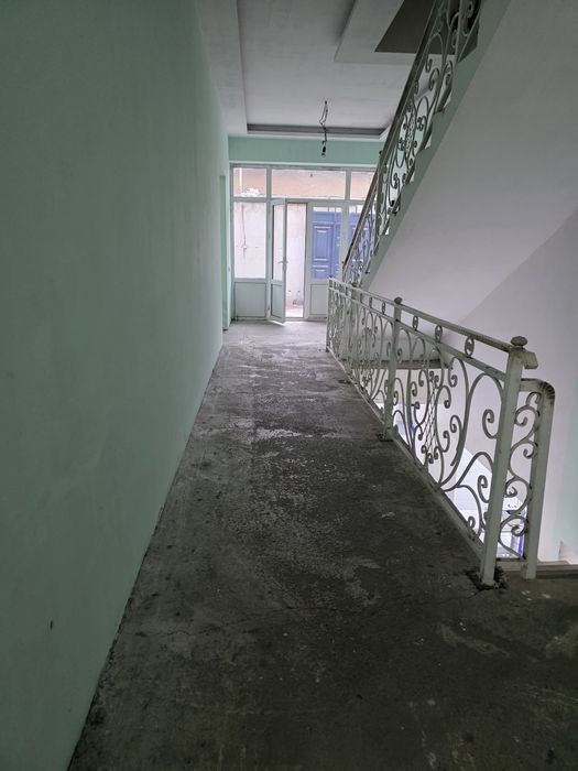 Продаётся 6-соток учасок 2-этаж+подвал  9-комнтоа