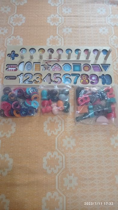 Настольная развивающая игрушка- сортер