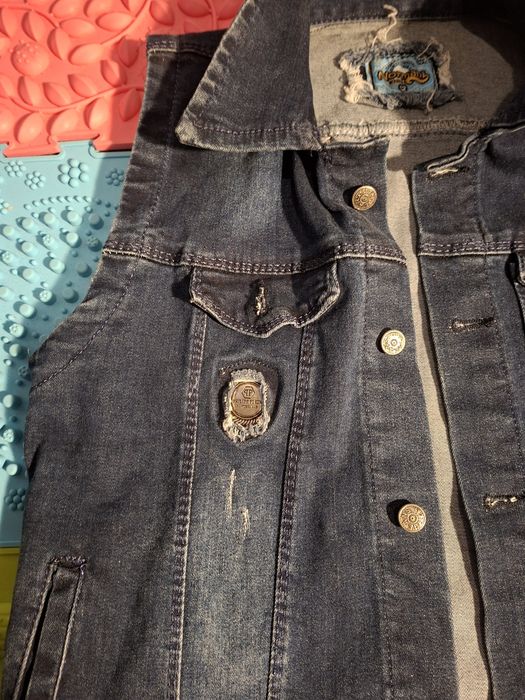 Продавам страхотен дънков елек Philipp Plein за дете на 12 г.