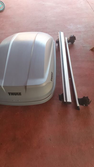 Thule Box Sweden S 420l, este ca Nou, se Vinde cu tot cu Bari.
