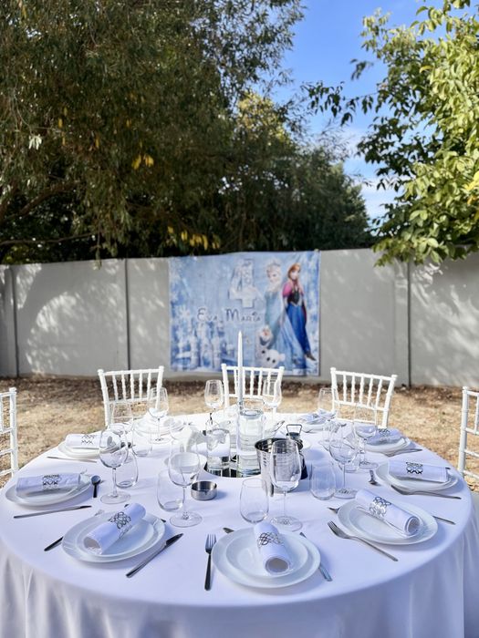 Inchiriem mese, scaune, corturi pentru evenimente