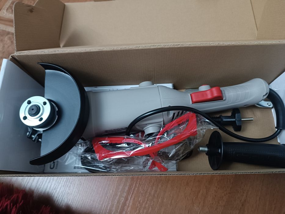 Болгарка фирмы Crown