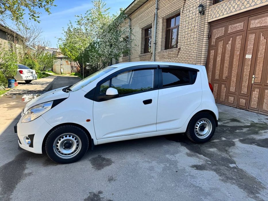 Srochna Spark sotiladi 2011 yil xolati ideal