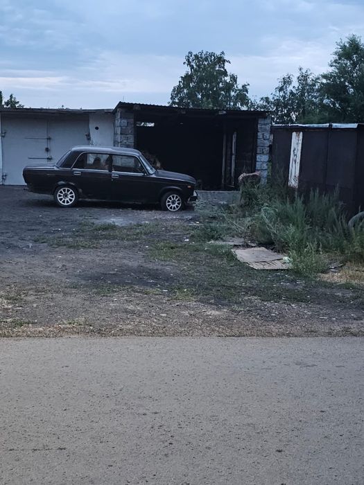 Продается ВАЗ 2105 торг у капота