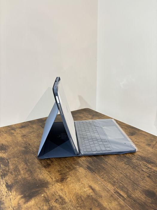Husă Premium cu Tastatură iluminată și Touchpad si suport APPLE PENCIL, CHESONA pentru iPad Air 13" - Nouă!