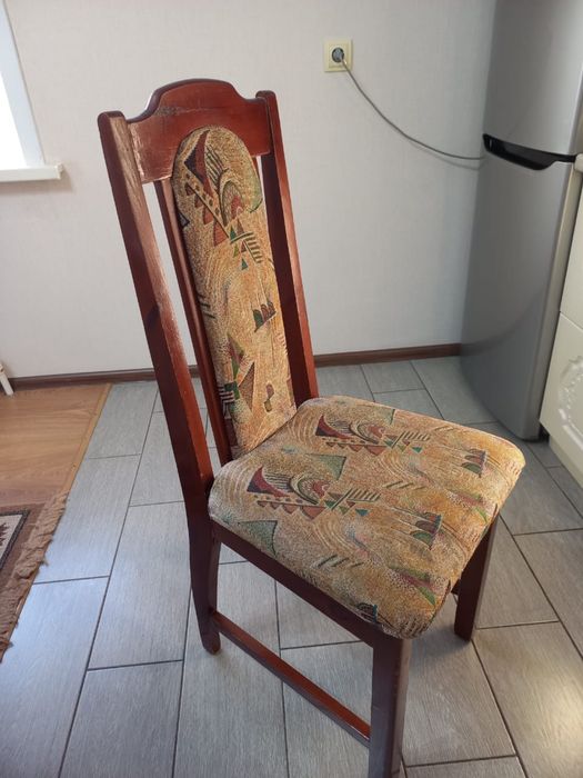 Продам стол и стулья