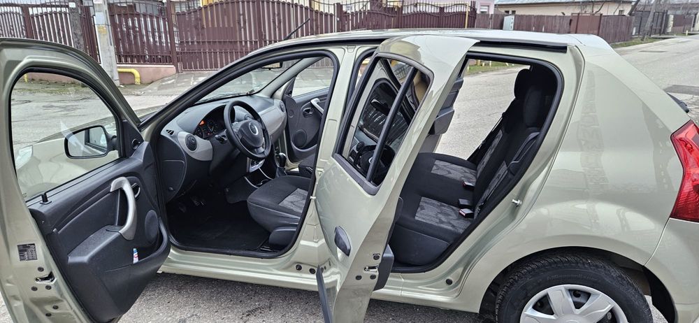 Dacia Sandero 2009 motor1.4 benzina AC ,servo,pret 2400€ negociabil