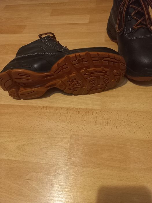 Vînd bocanci de protecție