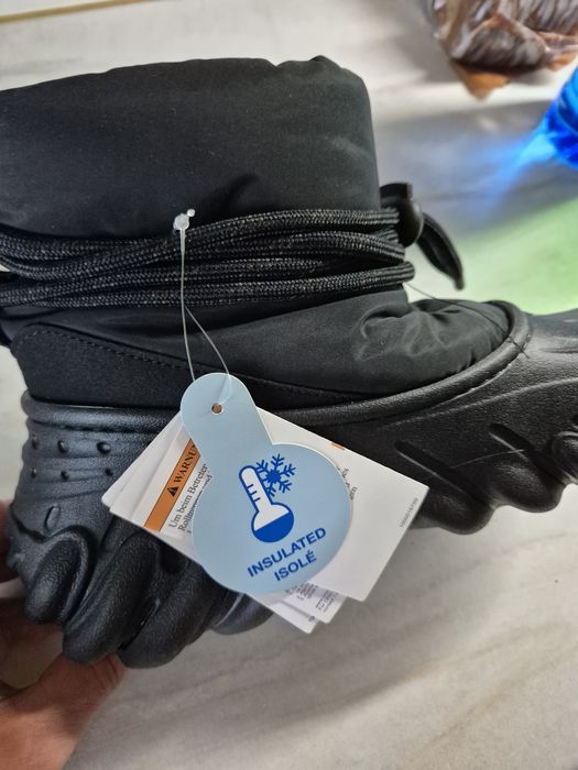 Vând ghetuțe Crocs noi