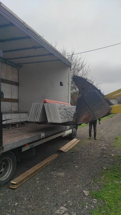 Транспорт с огромен бус