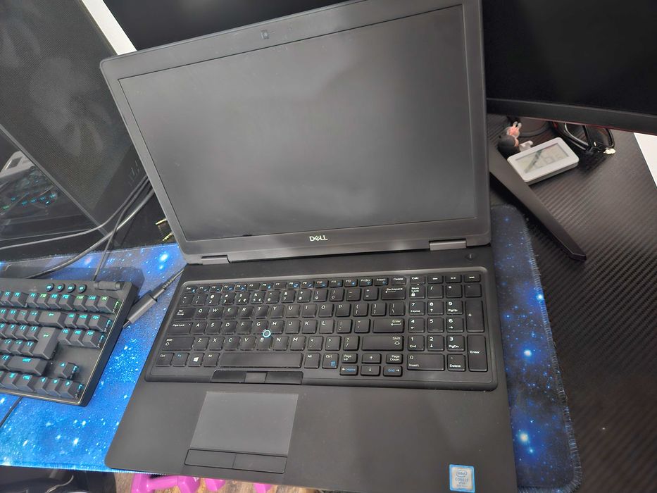 Laptop Dell Latitude 5590 – i7 gen 8, 16GB RAM, SSD