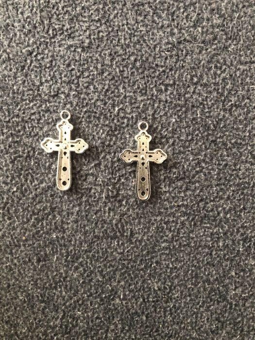 Doua cruciulite din argint