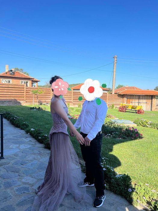 Красива бална рокля.