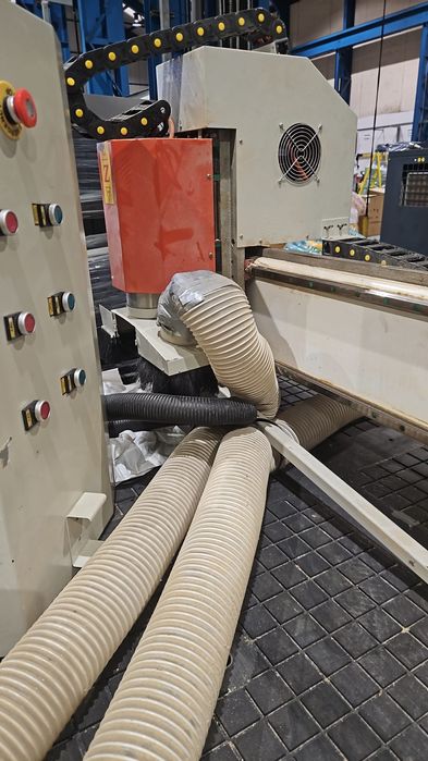 Router CNC mana a doua 5,5KW 1325, masa/pompa vacuum, 6 luni garantie