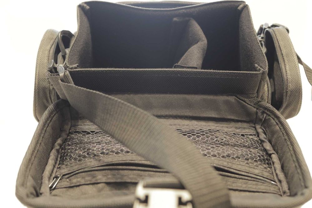 Canon DSLR 400D + дистанционнен спусък + четец на карти + малка чанта