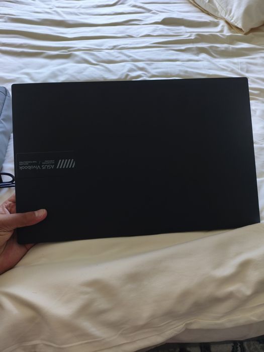 Asus vivobook sotiladi