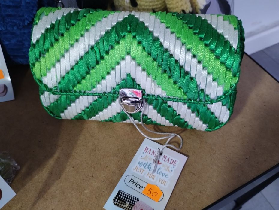 Genți Handmade Unice – Stil, Calitate și Pasiune!