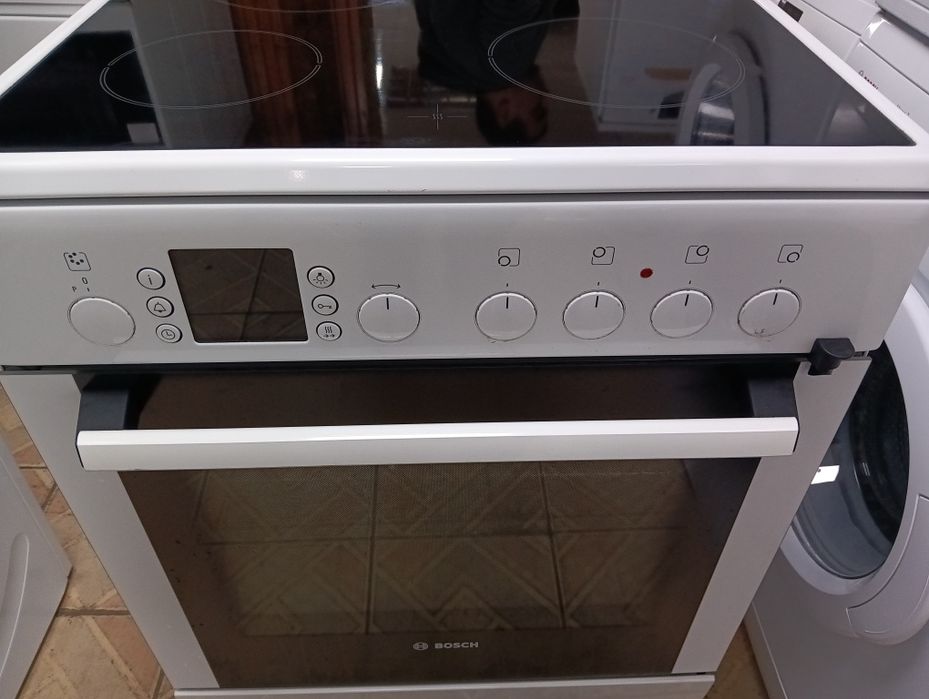 Свободно стояща печка с керамичен плот Бош Bosch 2 години Гаранция!
