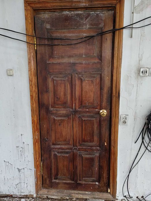 Продам деревянные  двери